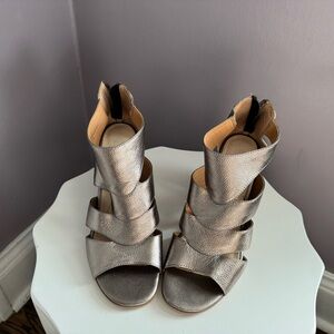 EUC. Isola, stacked heel, gunmetal sandal, size 9
